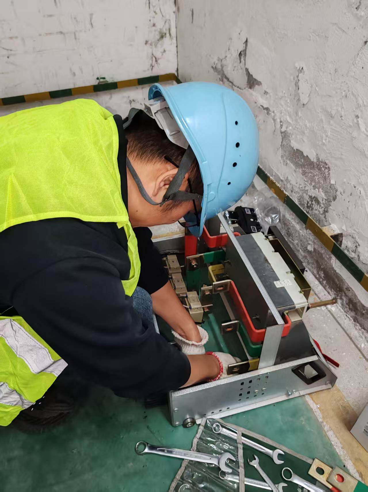 配电柜抽屉单元维修