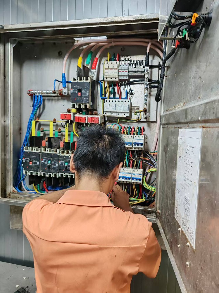 食品厂配电箱改造、移位、安装