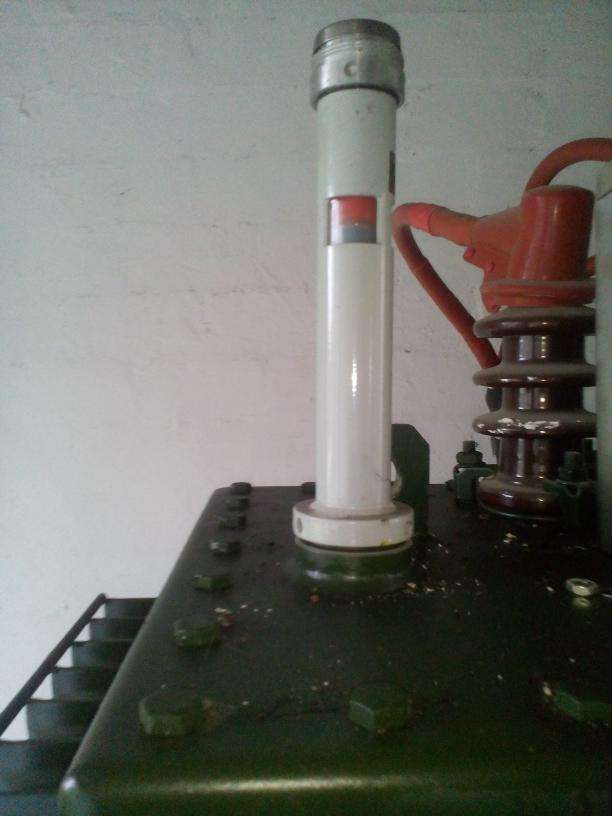 变压器油位过低