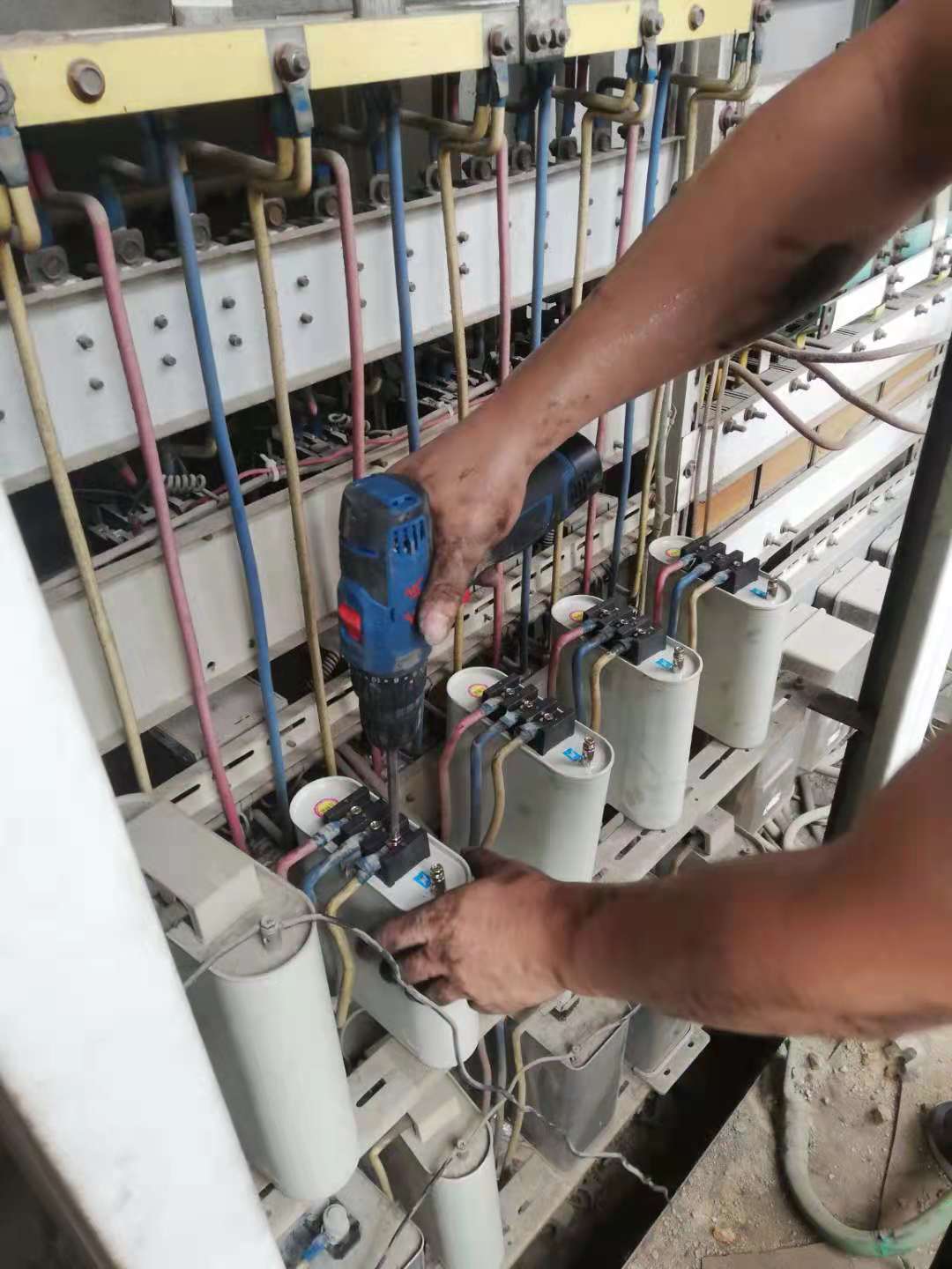 电容补偿柜维修