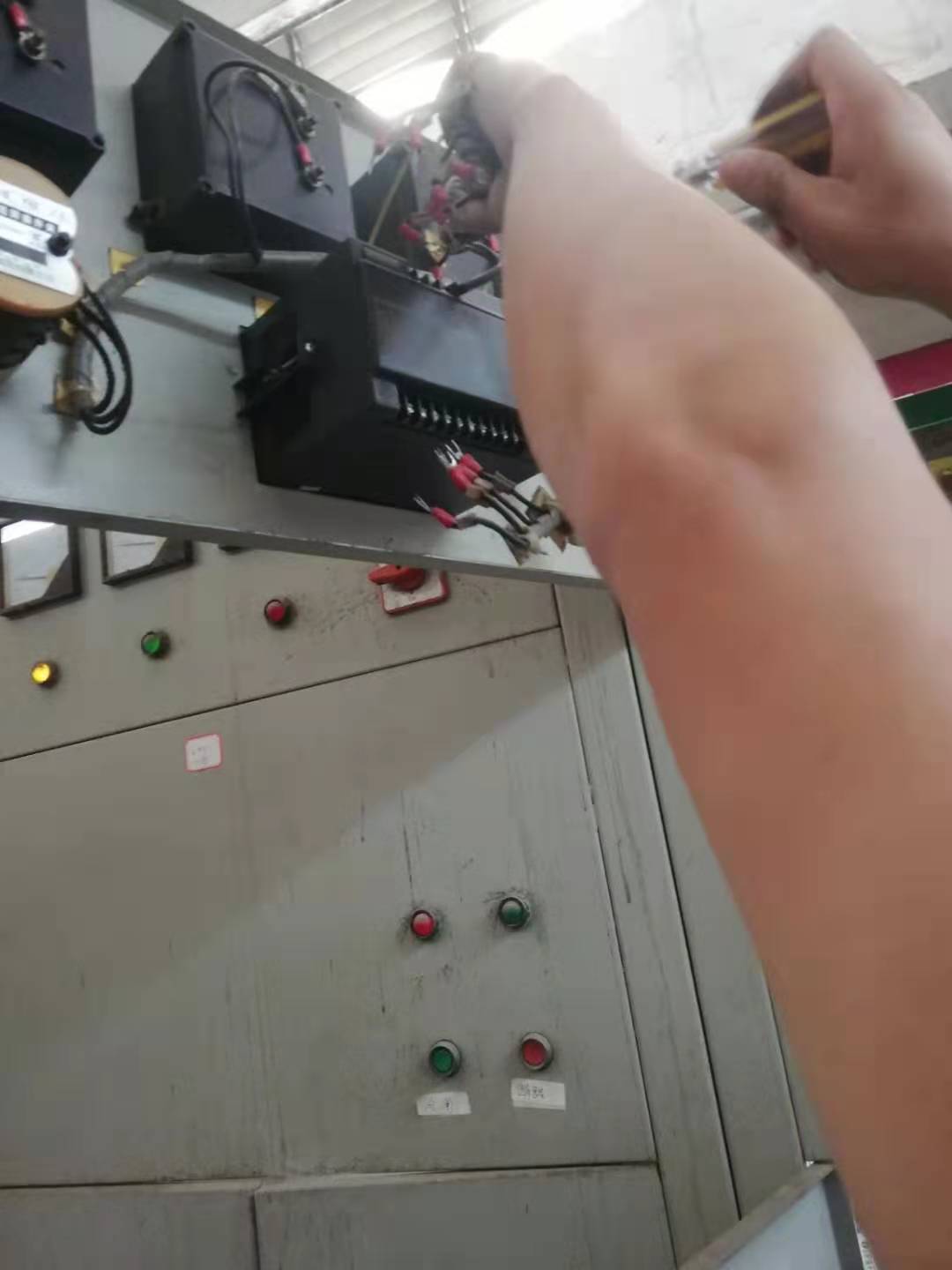 电容无功补偿控制器更换