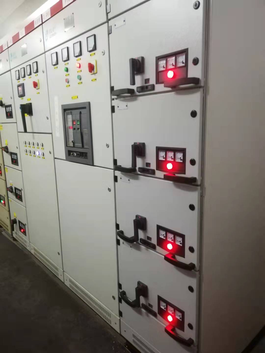 增加低压出线柜及配电柜改造