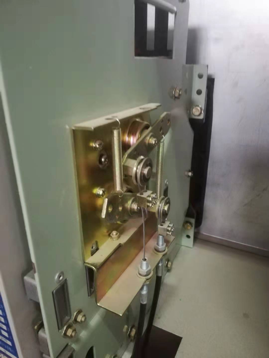 不同品牌的框架断路器能连锁吗？